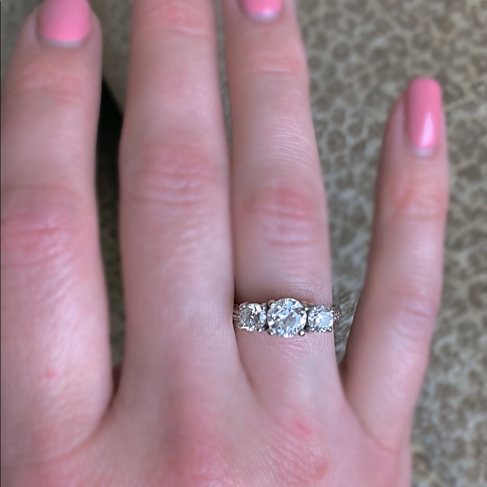 VINTAGE STYLE ENGAGEMENT DIAMOND RING - Picture 4 of 8
